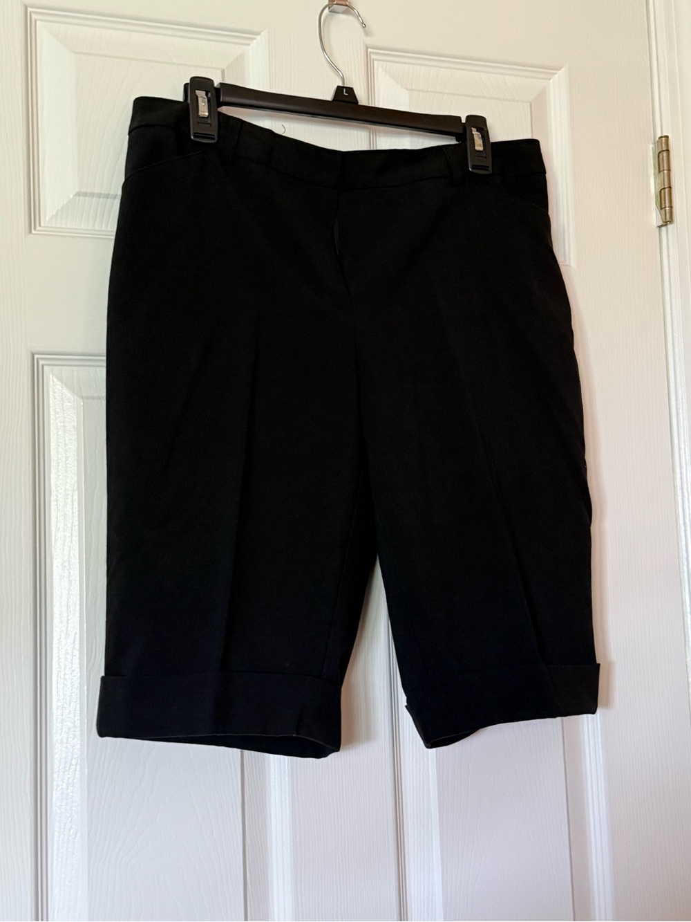 Women's Cato size 10 Black Cuffed Bermuda Shorts